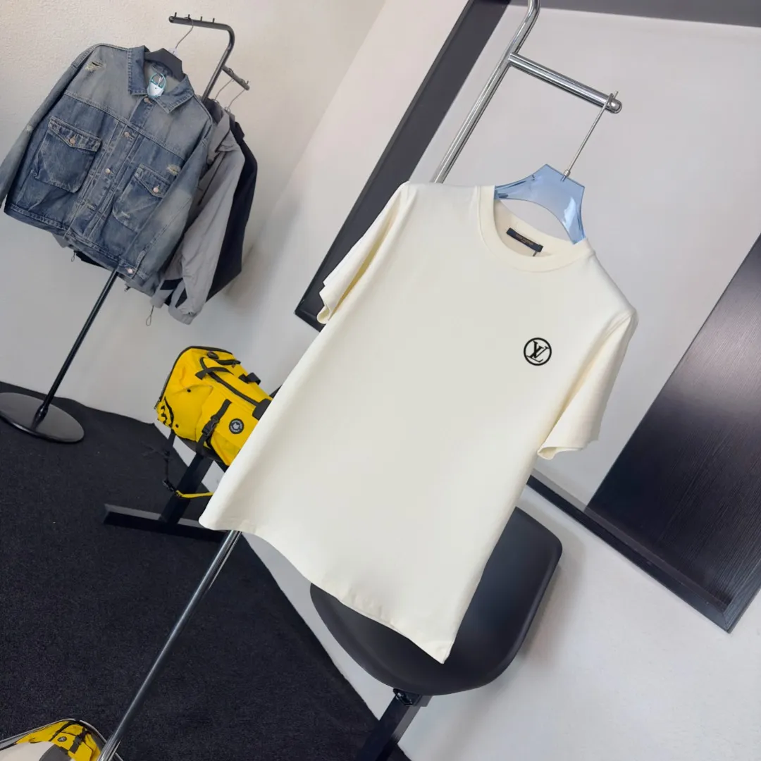 《LV~ 》 2026New Arrival Quality T ， , Versatile Quality ！ ‼ 32 G ‼ ， ， ， ， T 🤪 Sizes：S-M-L-XL-2XL ：Black，White， Same Style